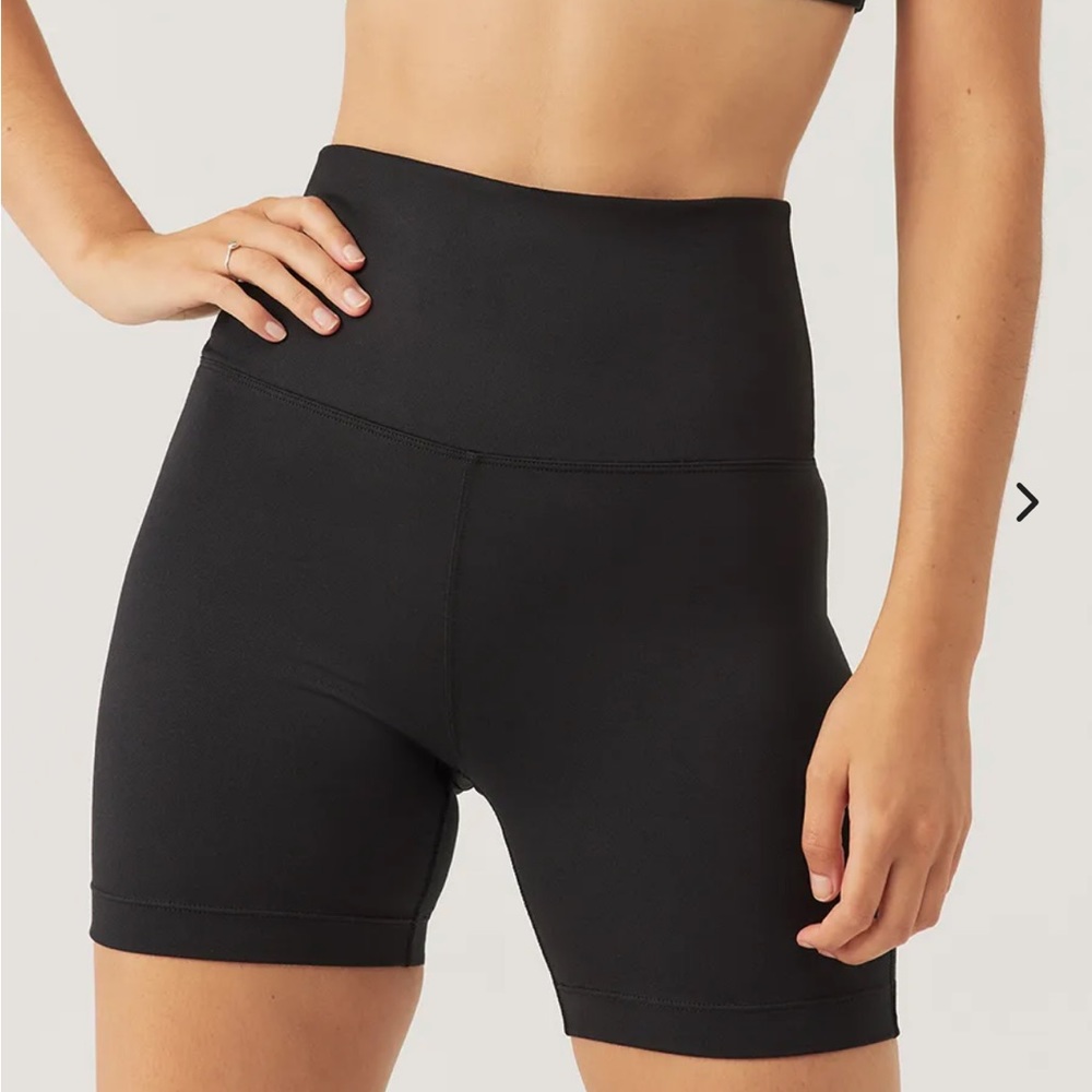 Outdoor voices Freeform 5” biker short